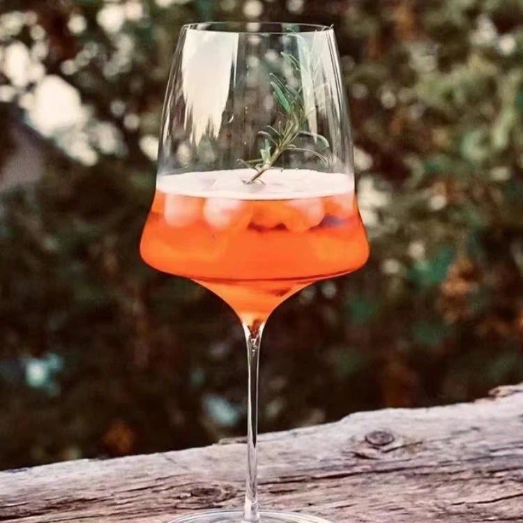VERRE À PIED DESIGN